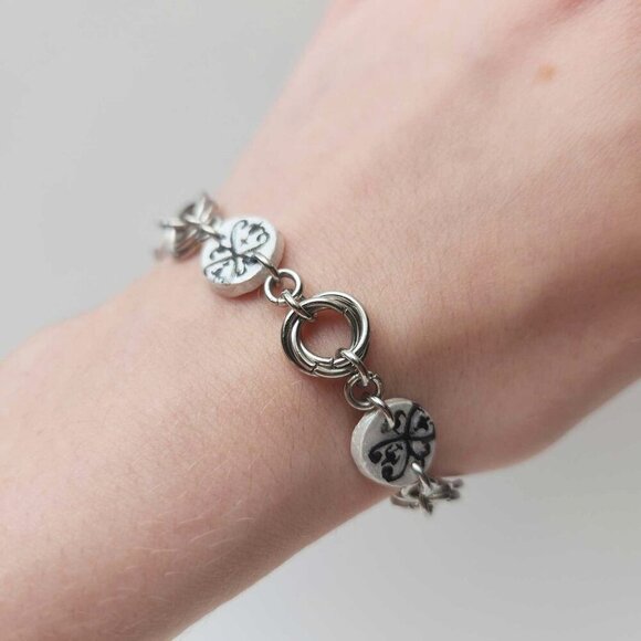 Iridescent victorian gothic and mobius rose silver charm bracelet - Picture 4 of 8